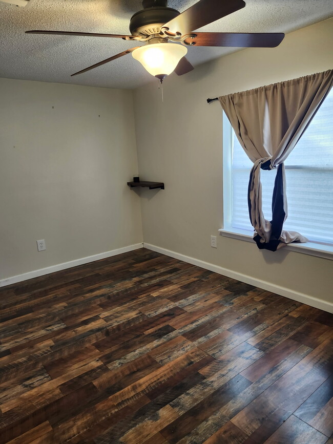 Photo - 525 Hobby Horse Rd