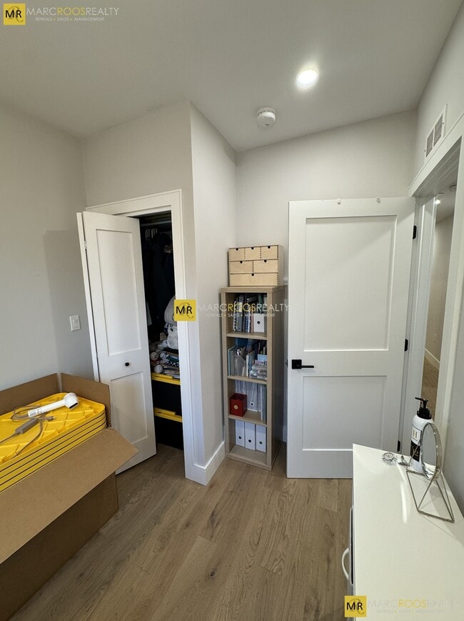 Photo - 195 Maverick St Unit 2