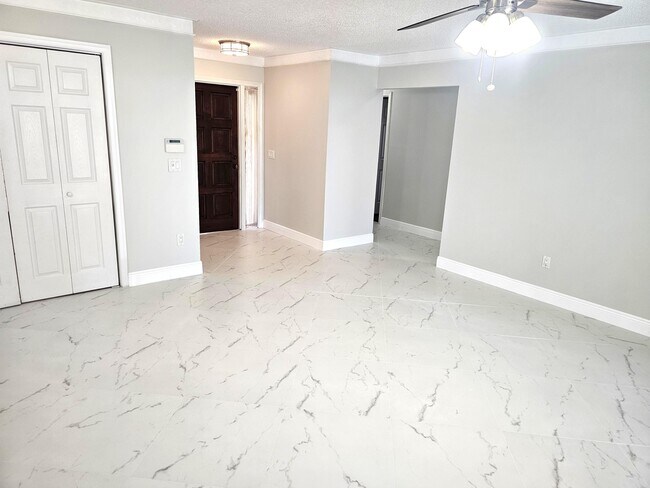 Photo - 4045 Birchwood Dr