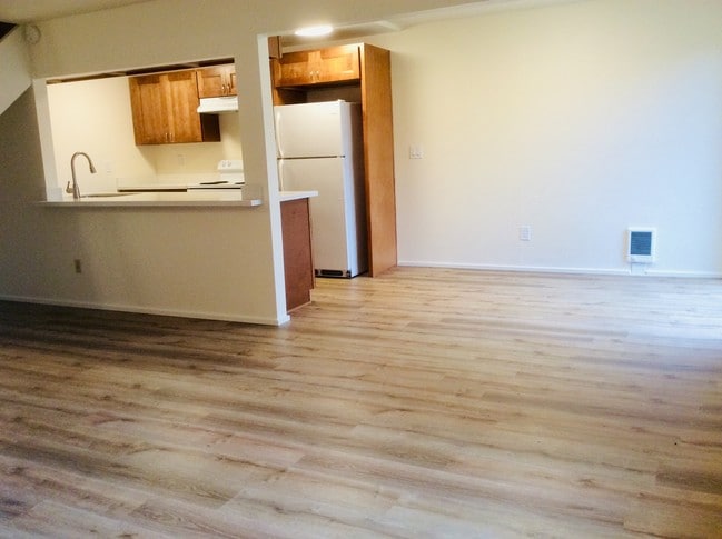 Building Photo - 1045 S Jasper St Unit #B