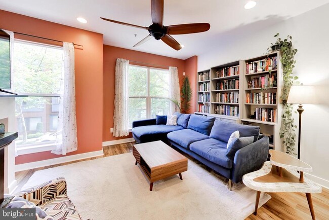 Photo - 4550 Longfellow St