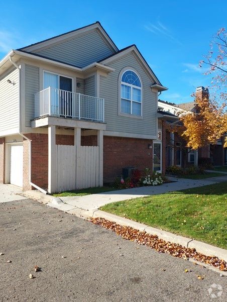 Building Photo - 16423 Claremont Dr Rental