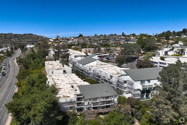 4060-4064 Av. Huérfano - Bayho Condominiums