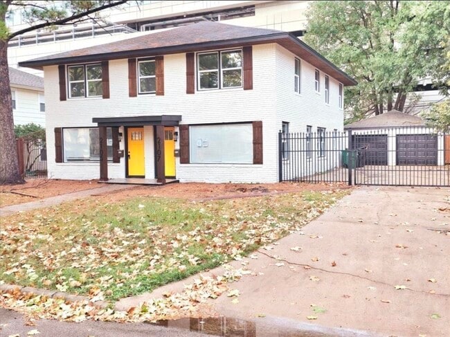 Photo - 2105 Sheridan St