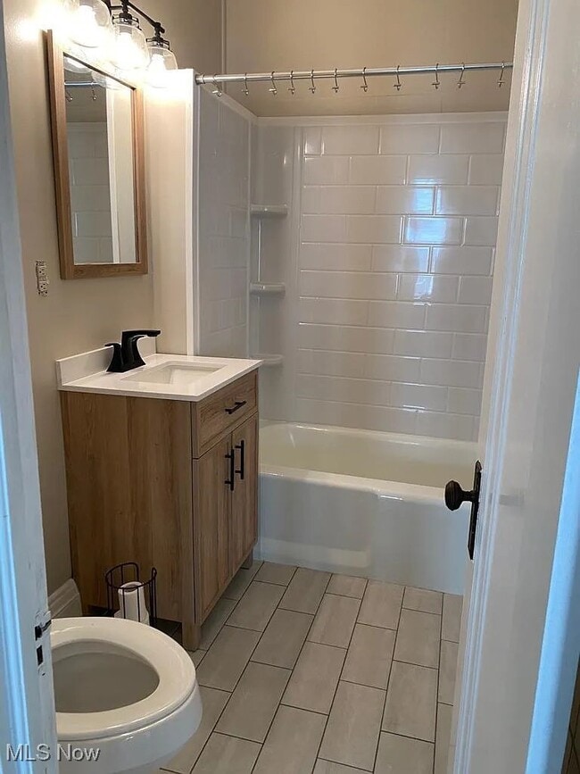 Photo - 2215 Chesterland Ave