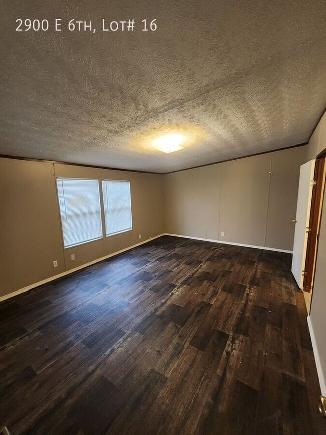 Photo - 2900 E 6th Ave