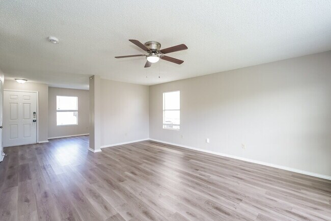 Photo - 300 Dakota Ridge Dr