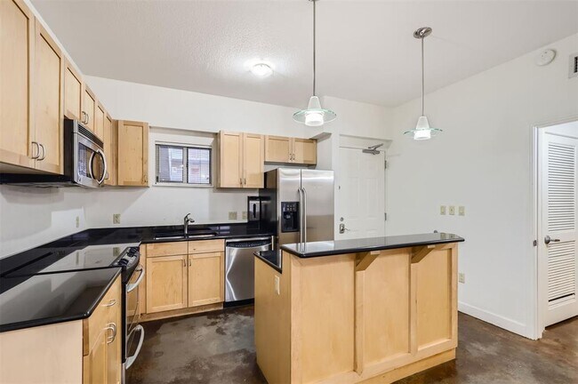 Photo - 711 W 26th St Condo Unit 408