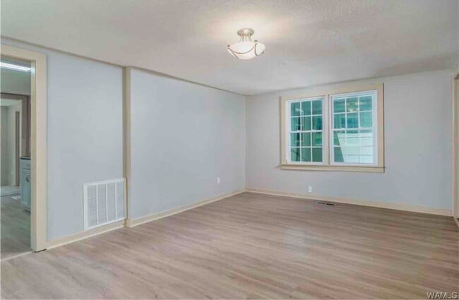 Photo - 2 24th Ave E