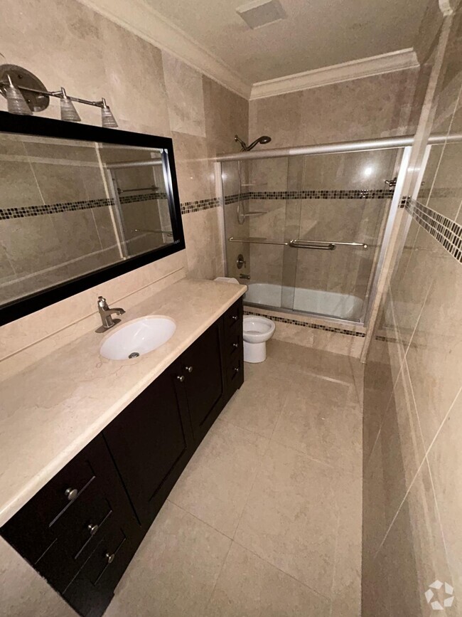 Building Photo - 7623 NW 60th Ln Rental
