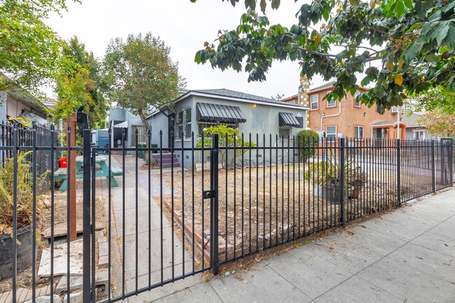 Photo - 1723 W 35th Pl Unit 1723