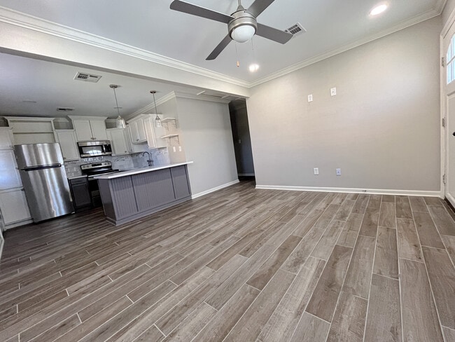 LIVING ROOM - 5310 Astoria Dr House