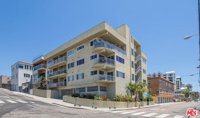 Building Photo - 1649 Appian Way Rental