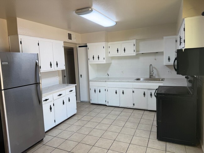 Building Photo - 4 Bedroom 2 bath in Heart of Casa Grande