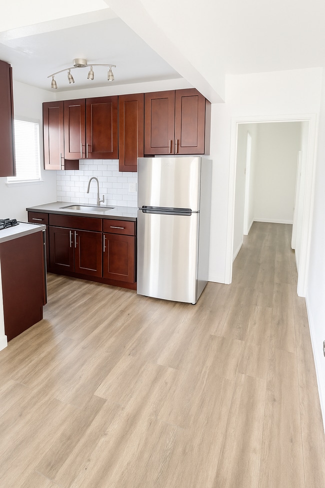 Photo - Evans Apartments