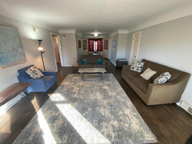 Photo - 106 W 20th St