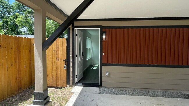 Photo - 2322 Wavell St