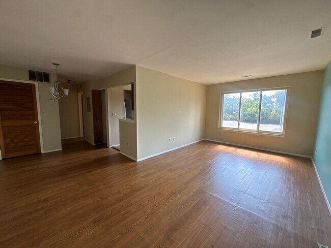 Photo - MARGO MANOR-1250 Unit 7