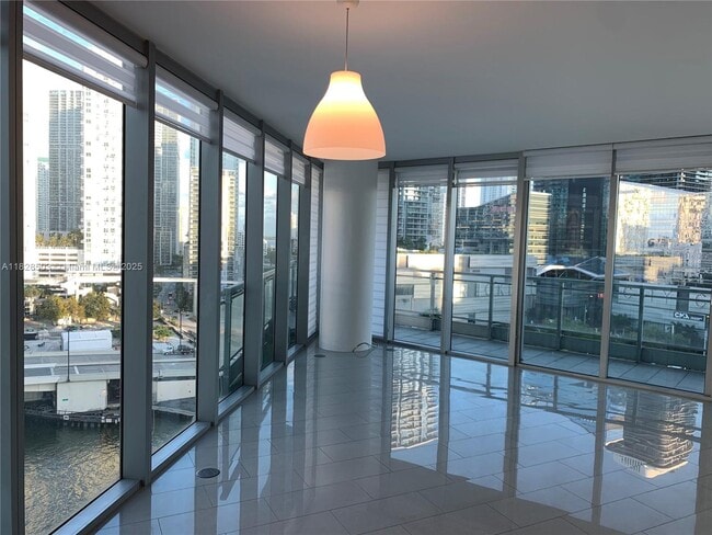 Photo - 92 SW 3rd St Unidad 1601 Rental
