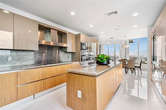 Photo - 2627 S Bayshore Dr Unidad 2601