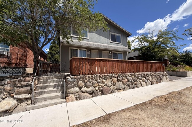 Photo - 319 Thoma St