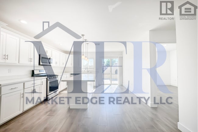 Building Photo - 5Bed/3Bath Home University/McClintock! $39...