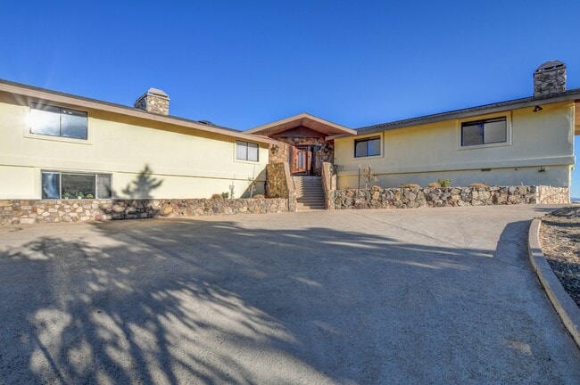 Photo - 1520 Willow Way