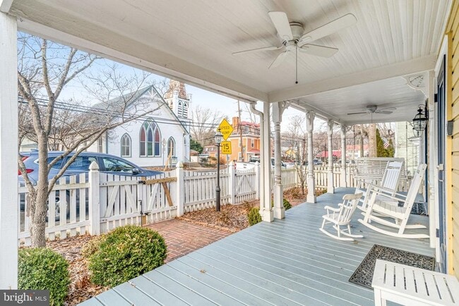 Photo - 7153 Main St