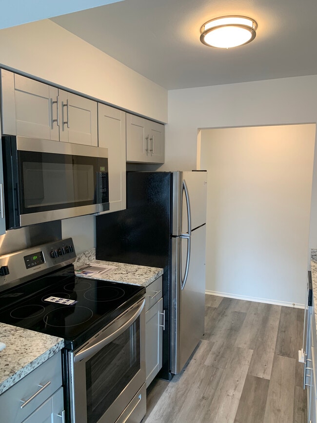 Woodside Manor Apartments For Rent in Fraser, MI