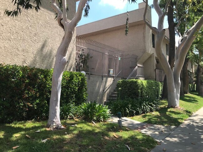 SHERMAN OAKS!!!: FANTASTIC 2 BEDROOM + 1 1... - SHERMAN OAKS!!!: FANTASTIC 2 BEDROOM + 1 1... Casa