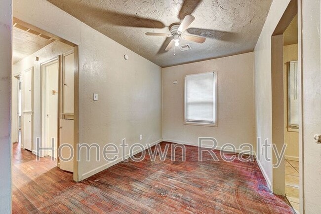 Photo - 410 E Steed Dr