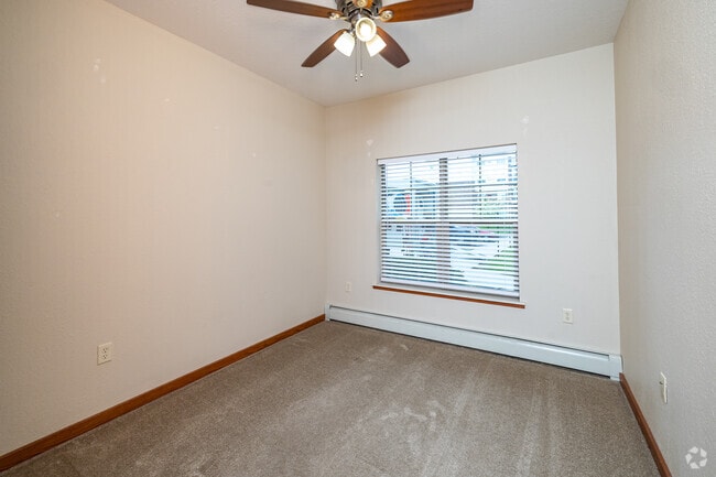 2BR, 1BA - 1076SF - Bedroom
