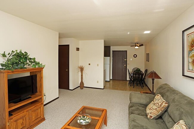 Photo - MEADOWBROOK APARTMENTS