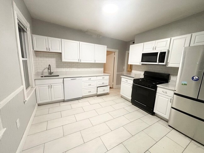 Building Photo - 14 Belknap St Unit 2