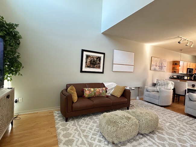 Photo - 4577 Madison Ave