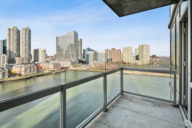 Building Photo - 2 2nd St Unit 1401 Rental