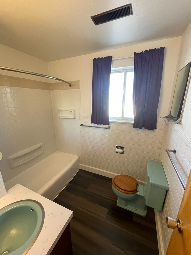 Photo - 1749 Oxford Dr