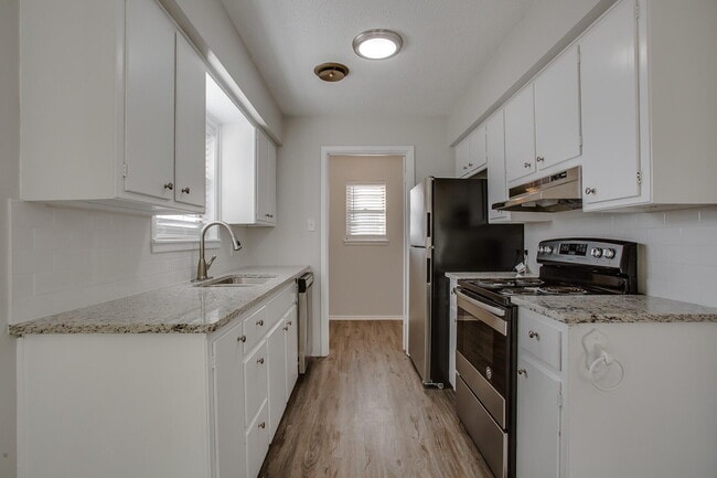 Photo - 5419 46th St