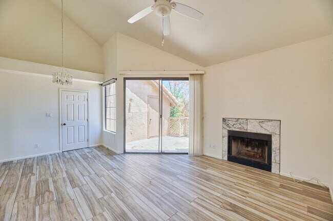 2 Bed / 2 Bath Condo with Garage in Centra... - 2 Bed / 2 Bath Condo with Garage in Centra...