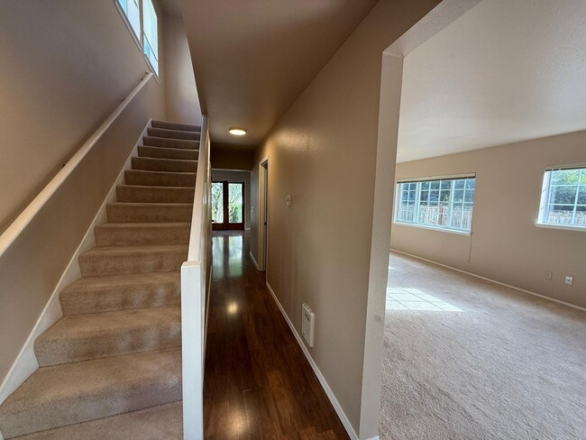 Photo - 3 Bed 2.5 Bath House In Leschi