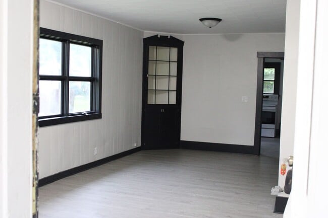 Photo - 605 E River Ave