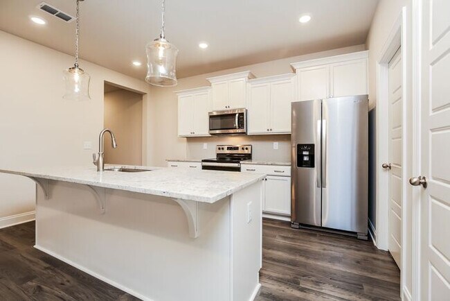 Photo - 2462 Elmcroft Ave