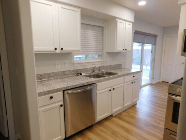 Photo - 5351 Landon St SE