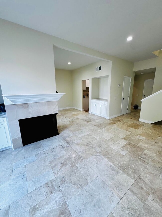 Photo - Remodelled 3/3 Townhome For Rent in Huntin...