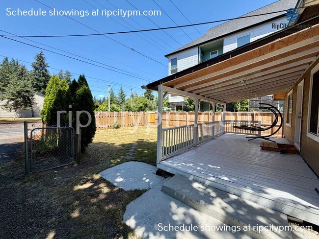 Photo - 17500 E Burnside St