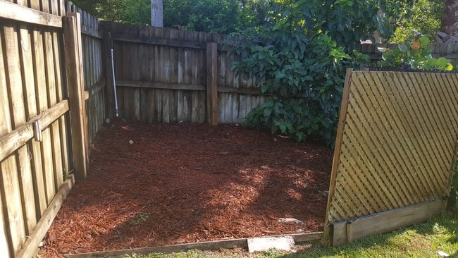 Photo - 3 bedroom 2 bath home with screened in pool (coming soon)