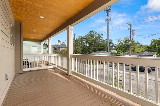 Photo - 210 E Columbus Dr