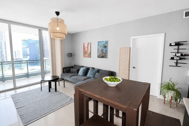 Photo - 90 SW 3rd St Unidad 3212