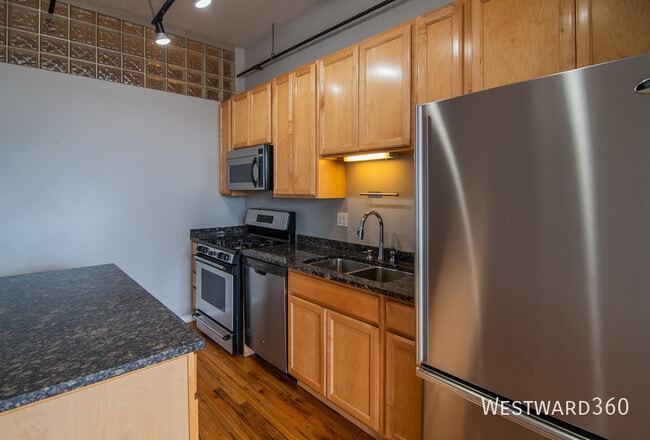 Photo - 6 Laflin-808 Unit 808