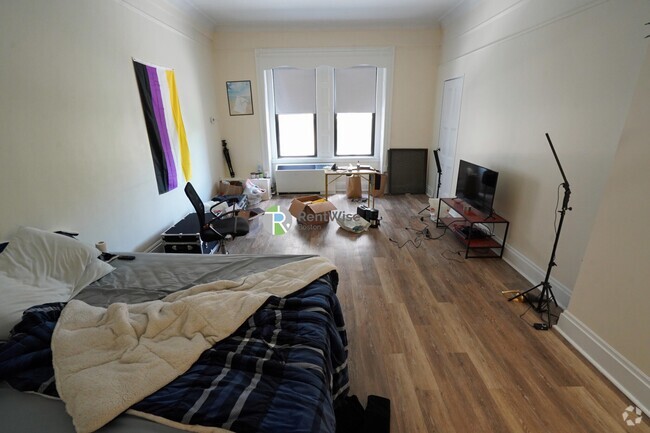 Building Photo - 62 Boylston St Unit 212A Rental